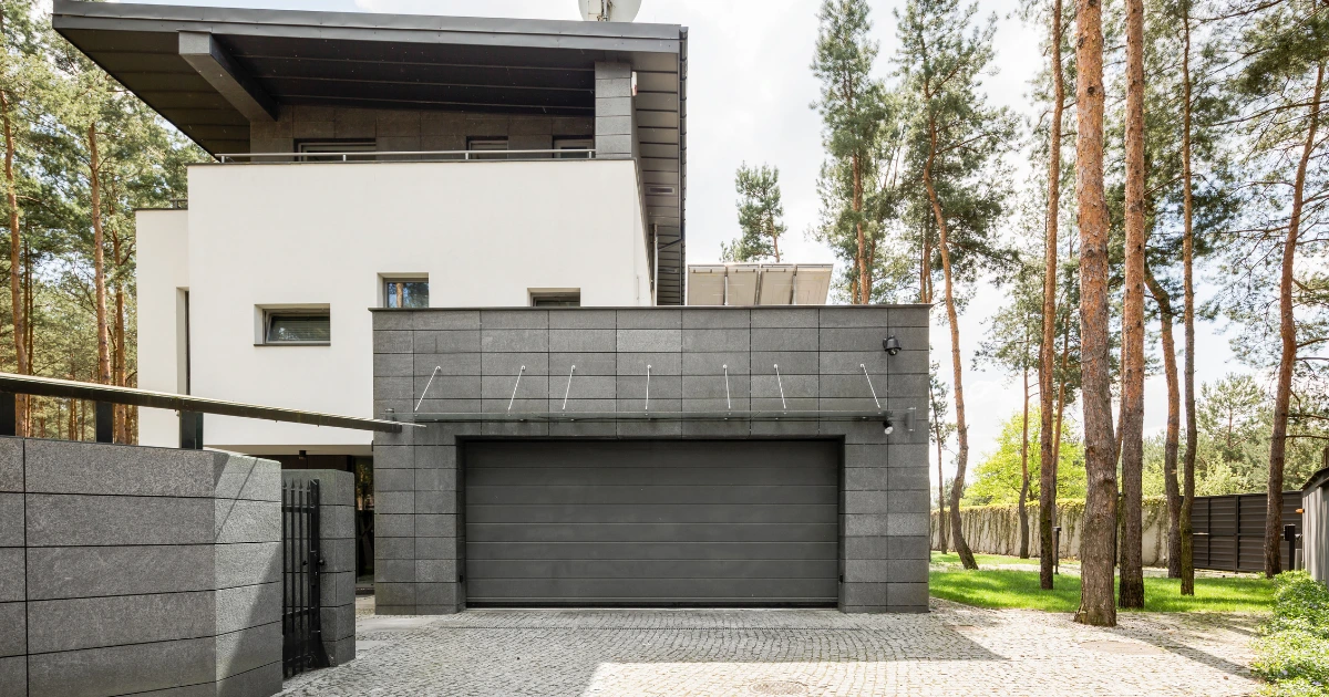 Insulating your garage door in Luxembourg - Thermal insulation, acoustic insulation, garage door